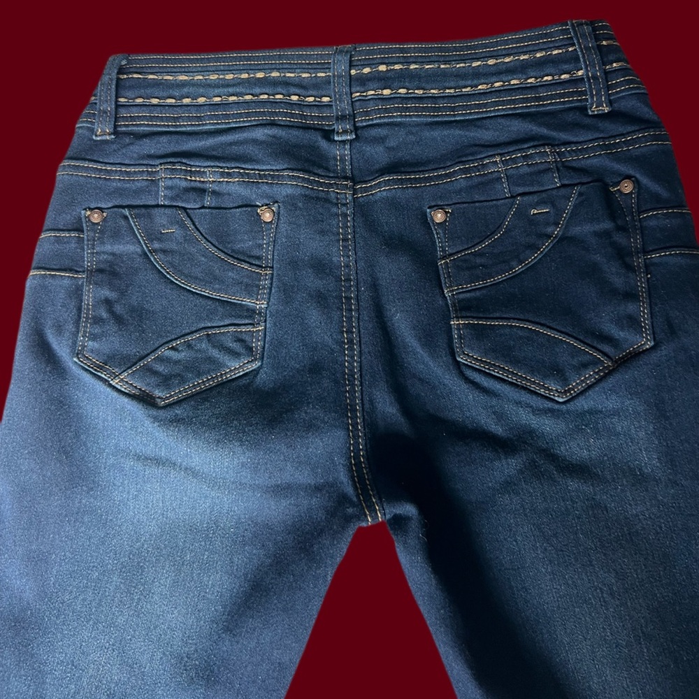 Blue Jeans - Picture 3 of 4